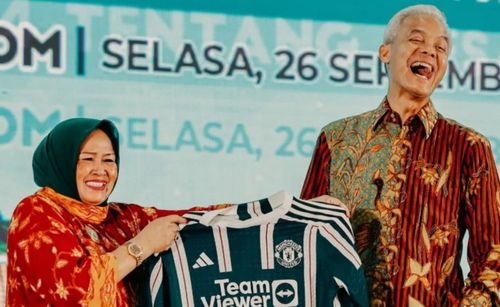 Ternyata Ganjar Pranowo dan Mahfud MD Fans Klub yang Lagi Loyo ini