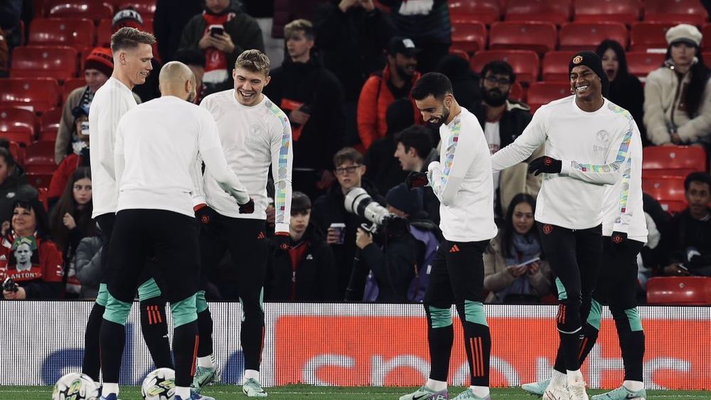 Pemain Manchester United saat menjalani pemanasan sebelum pertandingan melawan Newcastle United di Carabao Cup, Kamis, (2/11/2023).