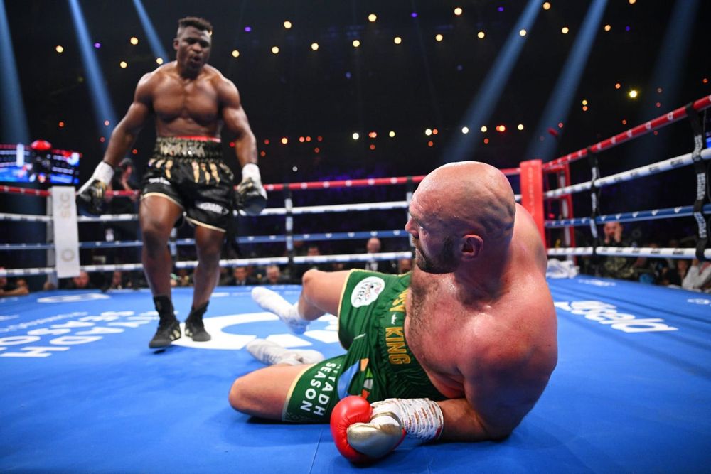 2 Ronaldo Sampai Ikut Tonton Duel Tyson Fury vs Francis Ngannou