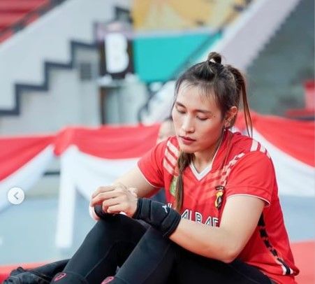 Profil Dini Indah Outside Hitter No 5 Surabaya Bank Jatim di Livoli