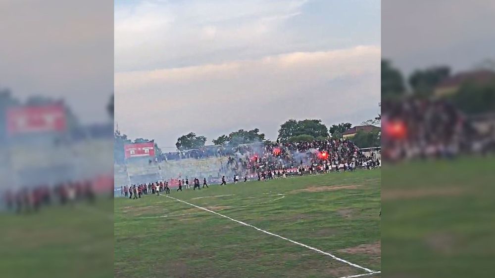 Gas Air Mata di Laga Persipur vs PSIK