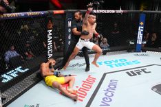 Jeka Saragih - Jeka Saragih meraih kemenangan dalam debutnya di UFC