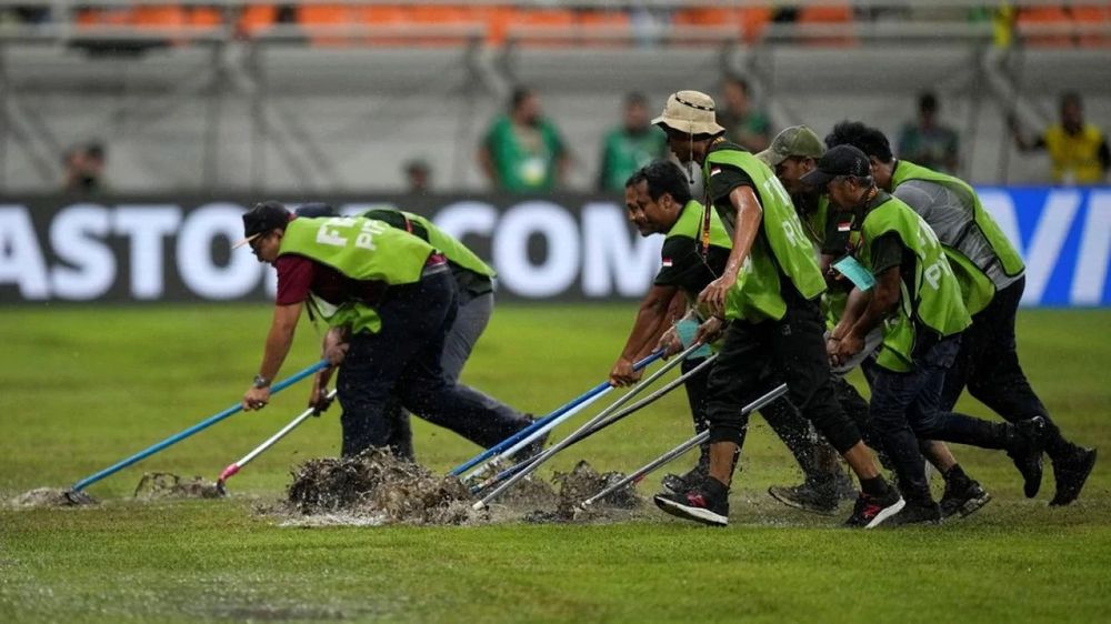 Instagram Erick Thohir Digeruduk Netizen Gegara Lapangan JIS Tergenang