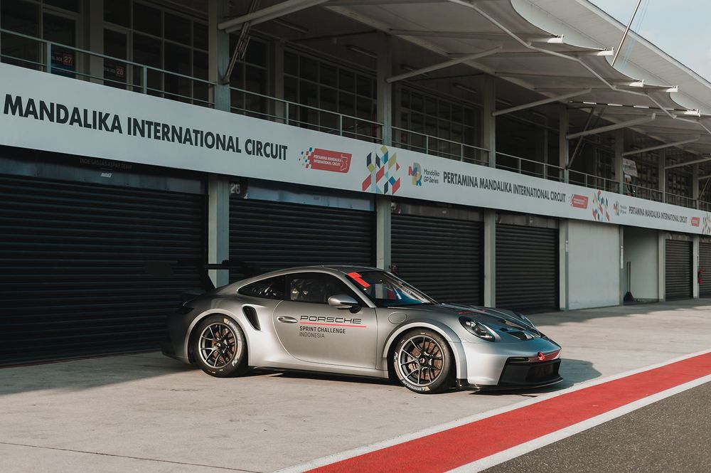 Siap Balapan, Mobil Porsche 911 GT3 Cup Tiba di Sirkuit Mandalika