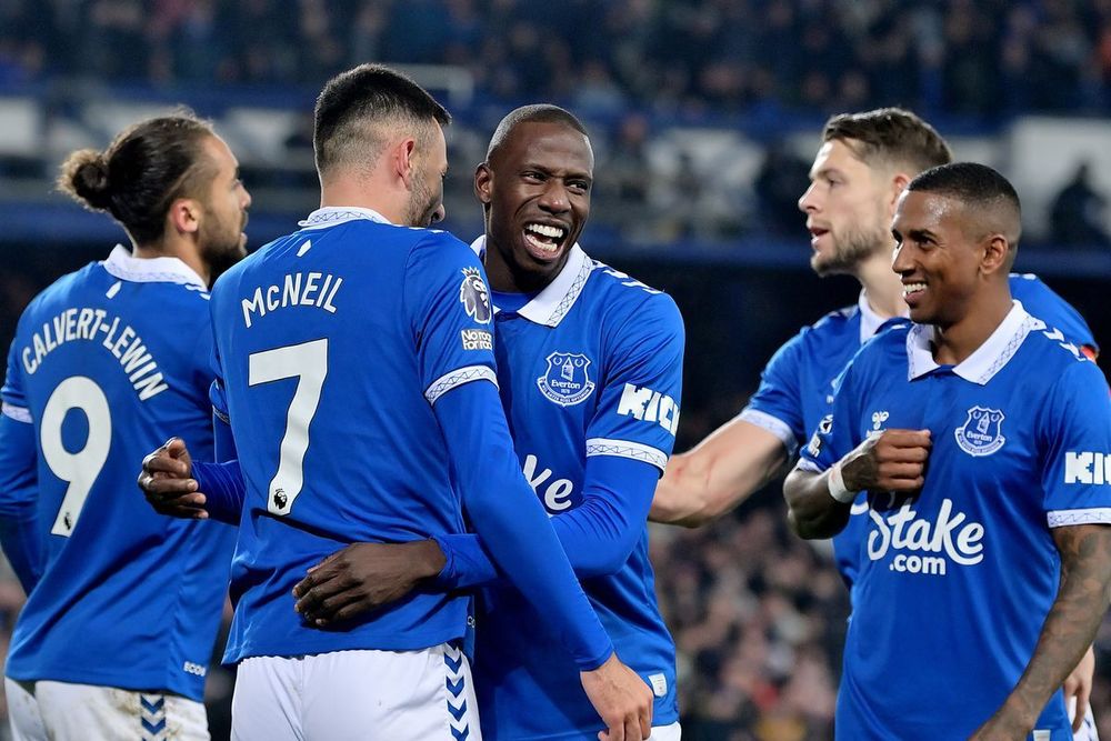 Everton Menaklukkan Chelsea 2-0