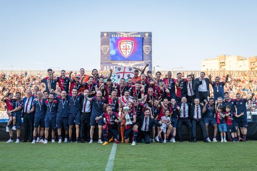 Waduh! Trofi Promosi Cagliari Digondol Maling