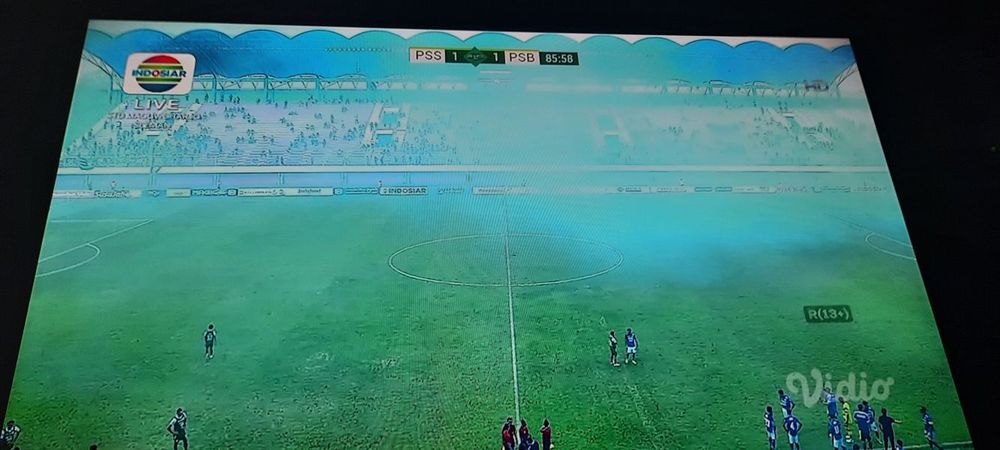 Asap flare di laga PSS vs Persib di Stadion Maguwoharjo, Sleman, Minggu (25/6/2023)