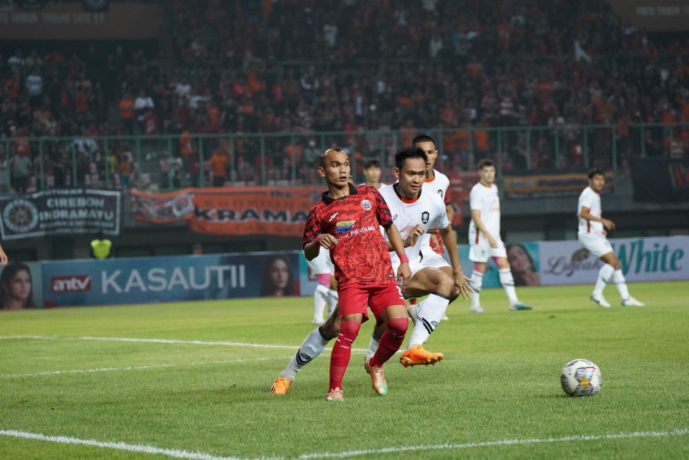 Komentar Thomas Doll Terkait Insiden Lampu Padam di Uji Coba Persija Vs Ratchaburi