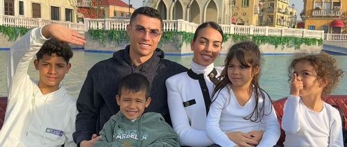 Cristiano Ronaldo bersama anak-anak dan sang kekasih, Georgina Rodríguez