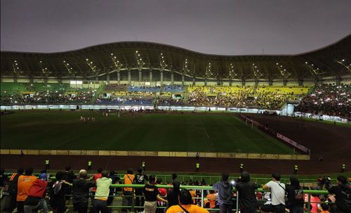 Lampu Stadion Patriot Padam Saat Lawan Ratchaburi FC, Persija Jakarta Kena Hujat