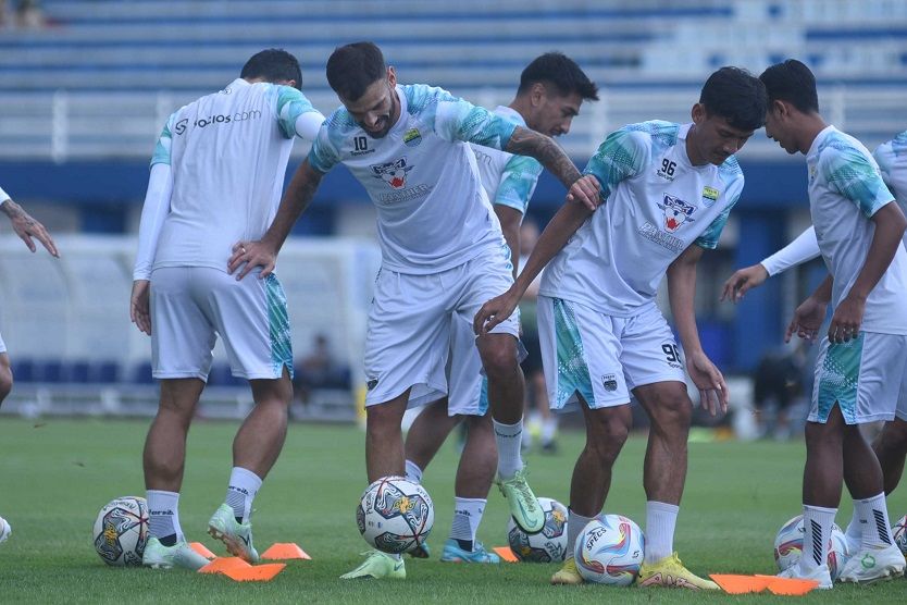 Tyronne del Pino Tak Sabar Main di Depan Bobotoh